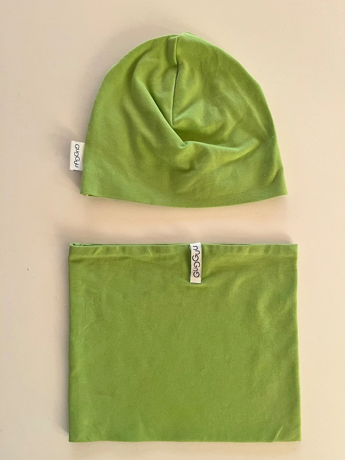 Vihreä pipo ja kauluri