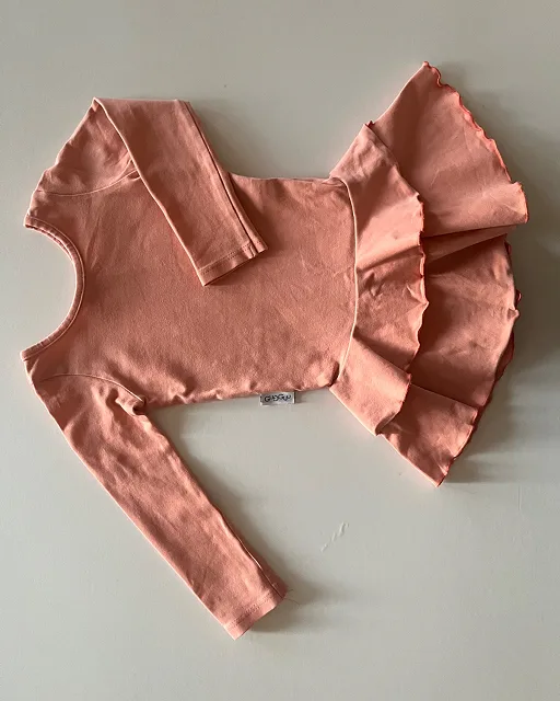Lasten pitkähihainen pusero röyhelöhelmalla