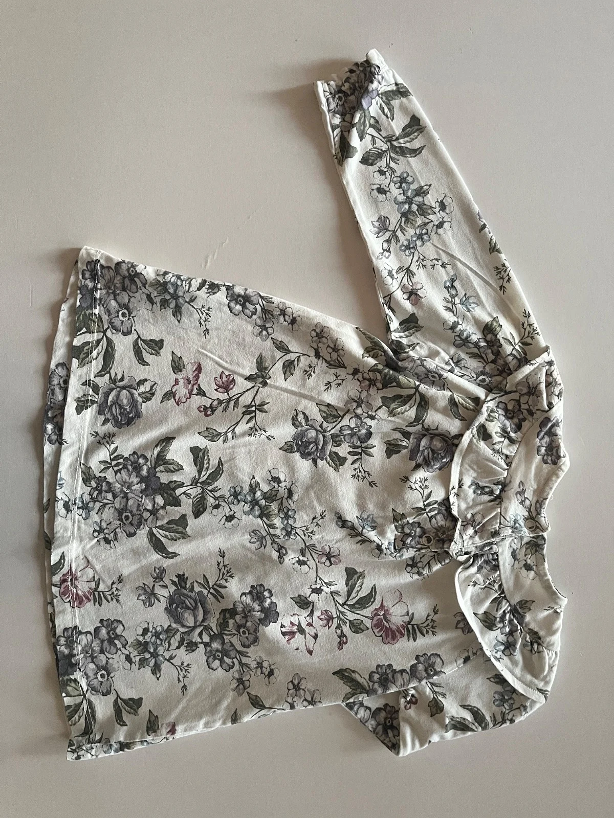 Kukkakuosinen pitkähihainen paita