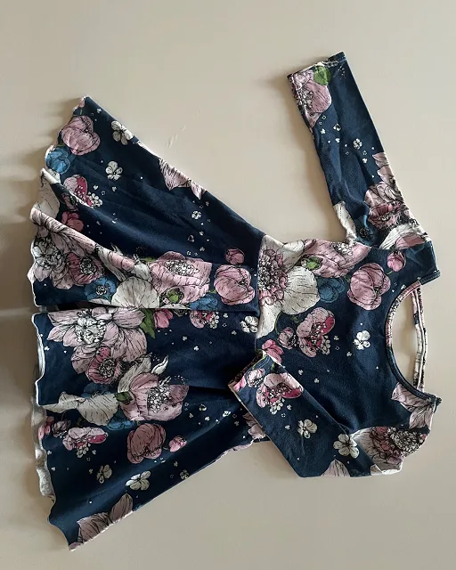 Lasten kukkakuvioinen mekko