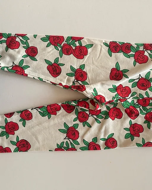Kukkaiset leggingsit