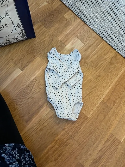 H&M pilkullinen body 62
