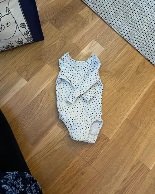 H&M pilkullinen body 62