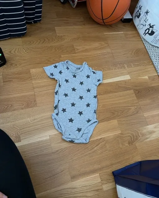 H&M body tähtikuosilla 74
