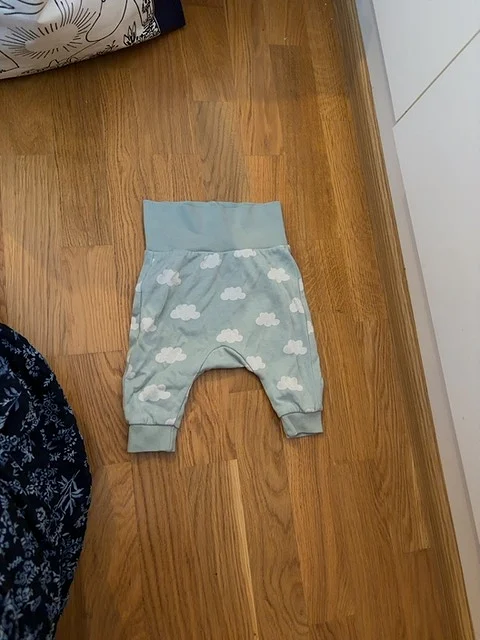 H&M housut pilvikuvio 56