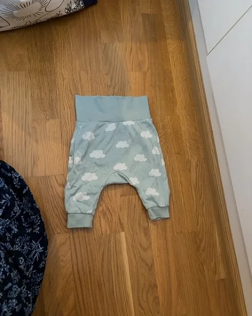 H&M housut pilvikuvio 56