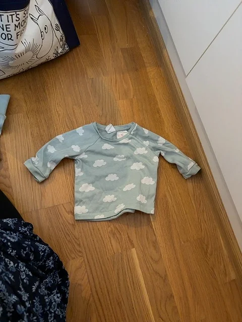 H&M pilvikuosinen paita 56