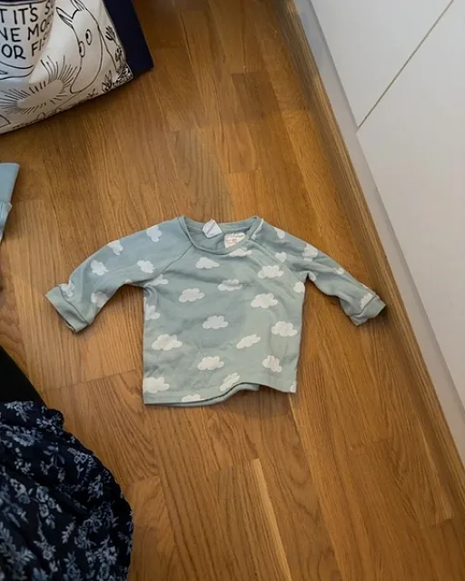 H&M pilvikuosinen paita 56