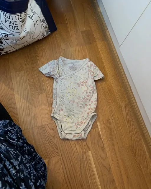 Lindex kukkabody 68