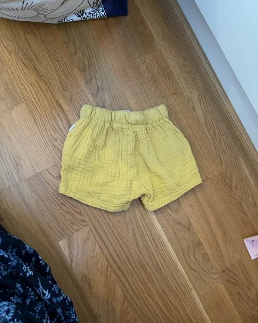 Lindex keltaiset shortsit 62
