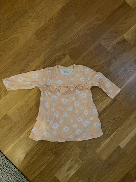 Peuhu käyttämätön kukkamekko 68