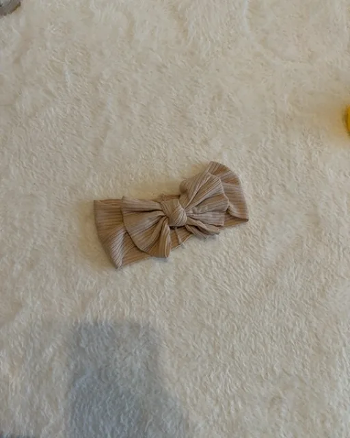 Beige rusettipanta