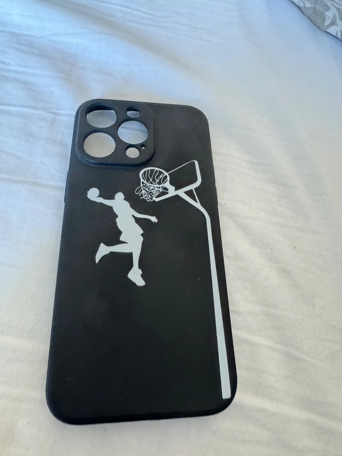 Iphone 15 pro max kuoret, mustavalkoinen koripallo teema