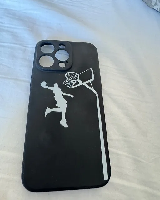 Iphone 15 pro max kuoret, mustavalkoinen koripallo teema