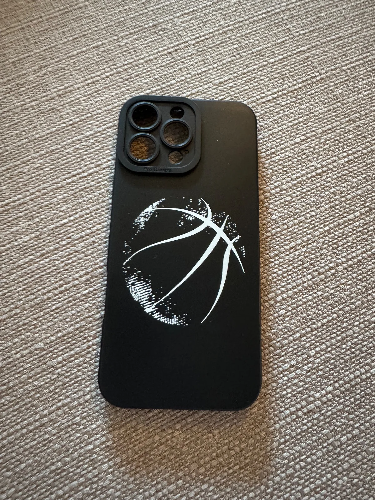 Iphone 16 pro max mustavalkoiset koripallo kuoret