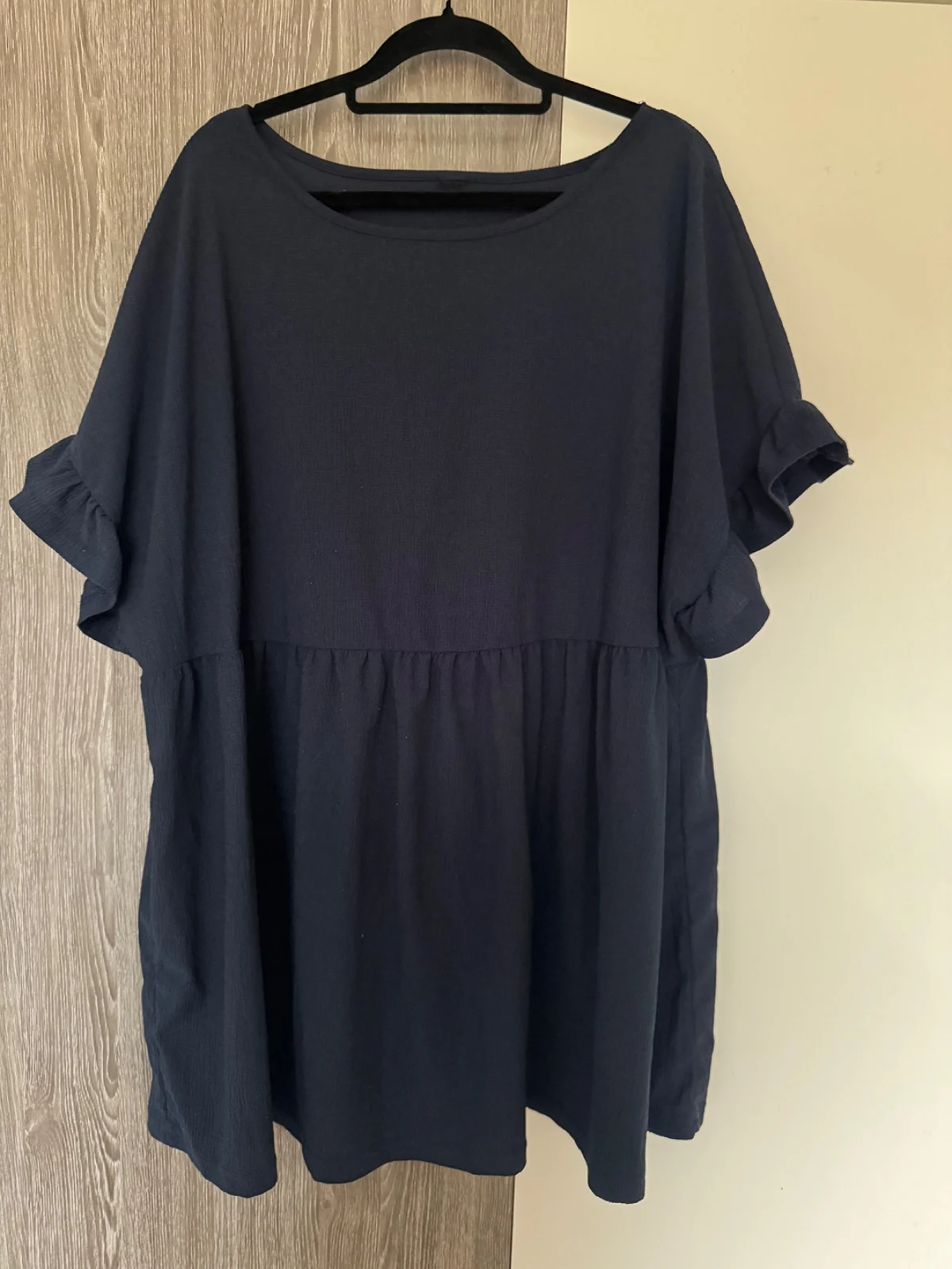 Tummansininen lyhythihainen tunika 2-3XL