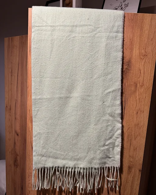 Vaalean vihreä kaulahuivi