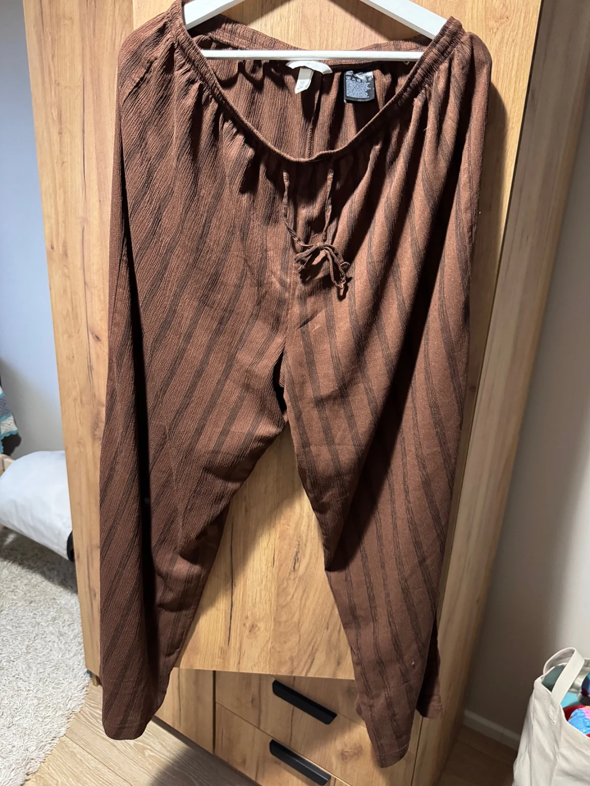 Ruskeat housut raidoilla, H&M L