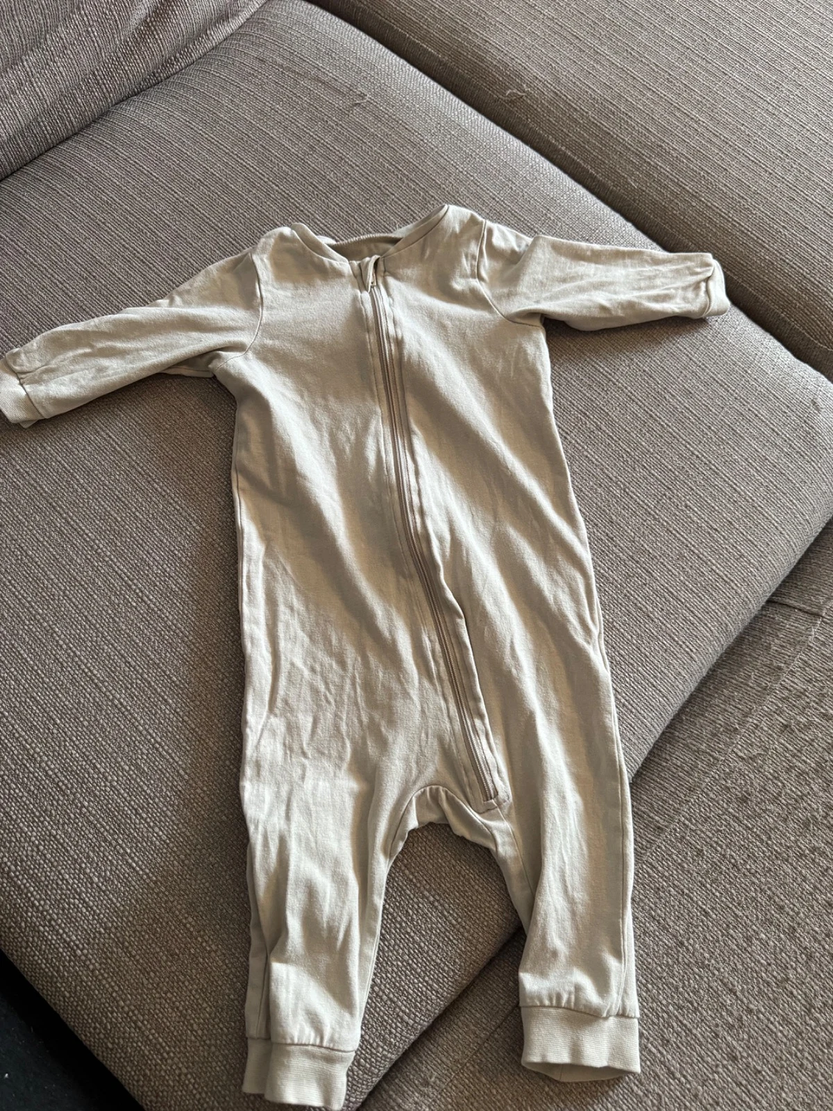 Vauvan yöpuku vetoketjulla, Peuhu, koko 68